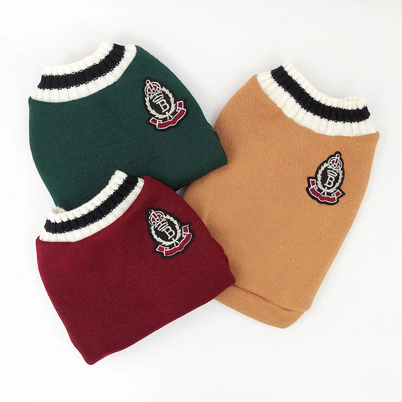 Pull Col V à Écusson pour Chat et Petit Chien – Style College